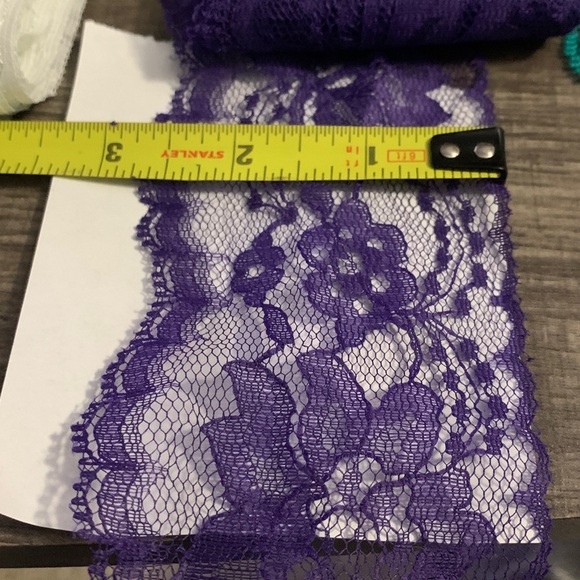 46 Yards of Assorted Flat Lace Fabric Bundle - Picture 3 of 9